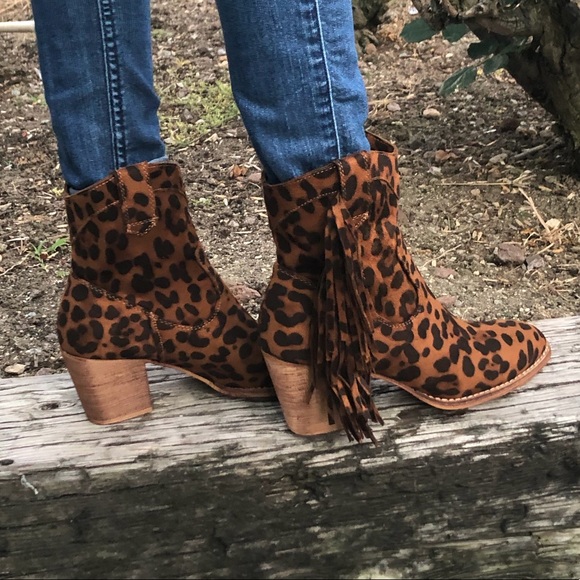 ❤️❤️RESTOCKED LEOPARD PRINT FAUX SUEDE FRINGE BOOT - Picture 6 of 9